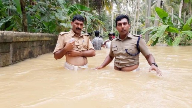  Kerala Police-flood