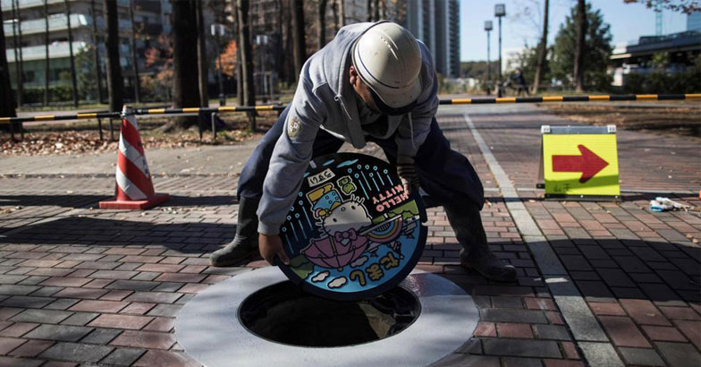 Manhole art , Japan